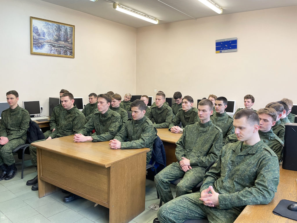 Студенты военной кафедры